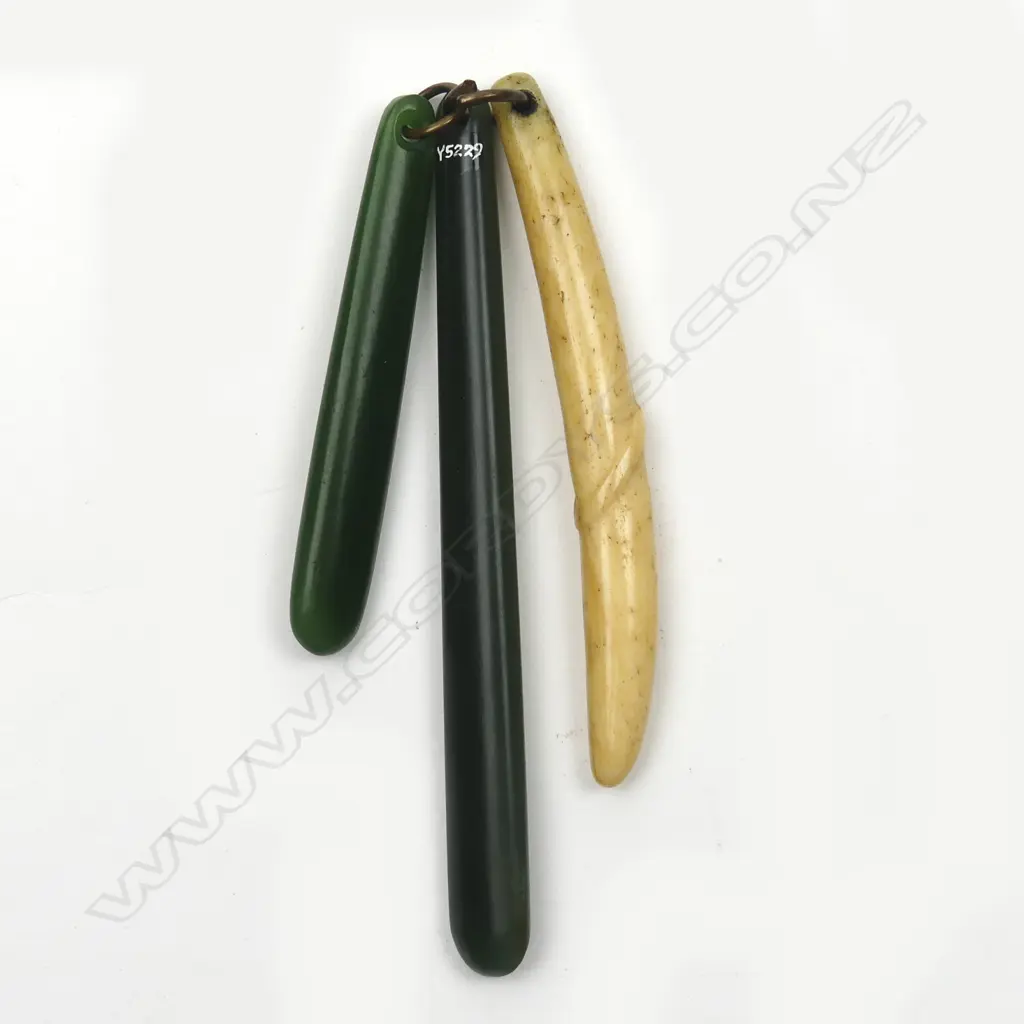 Three early 20th/19thC Maori kuru (pendants) Image 1++