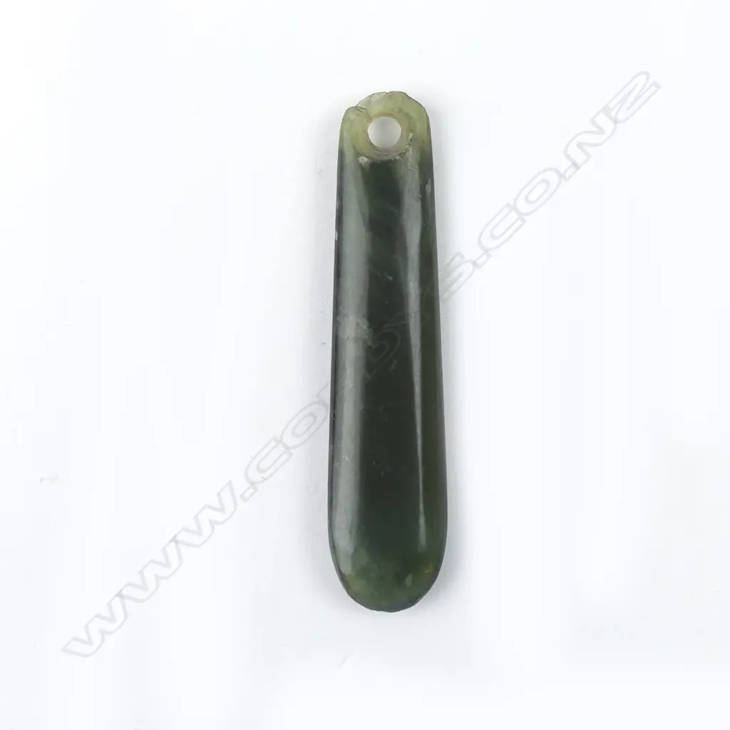 A contact period or earlier pounamu kuru Image 1++