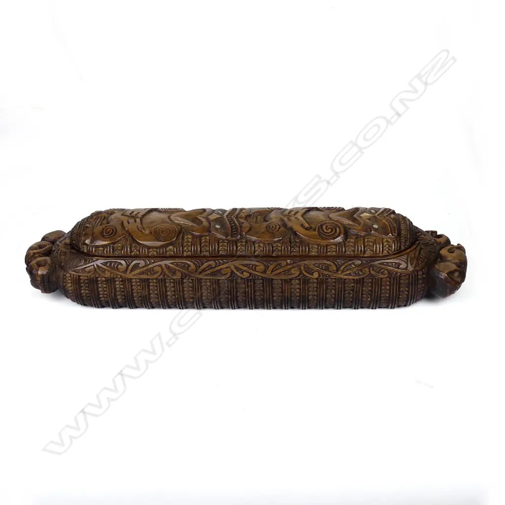 A 20thC carved wakahuia Image 1++