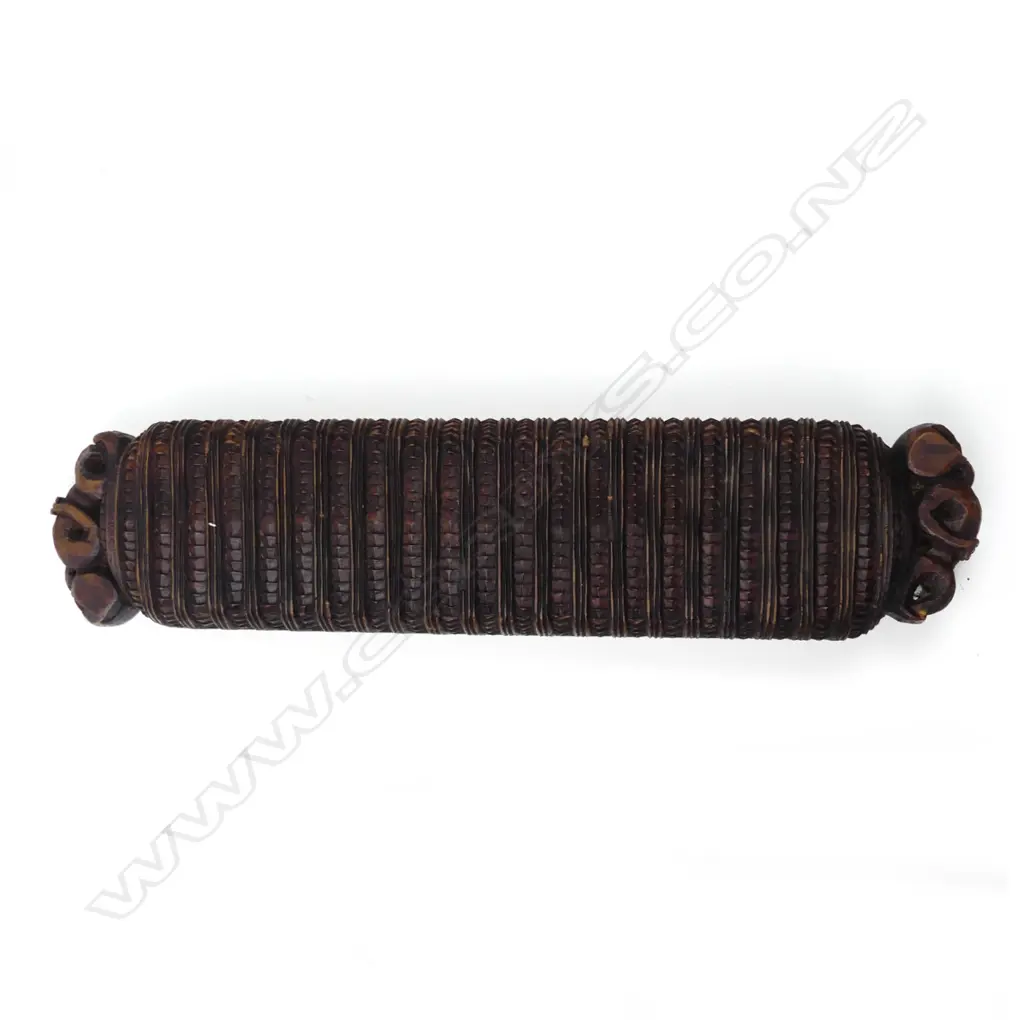 A 20thC carved wakahuia Image 1++