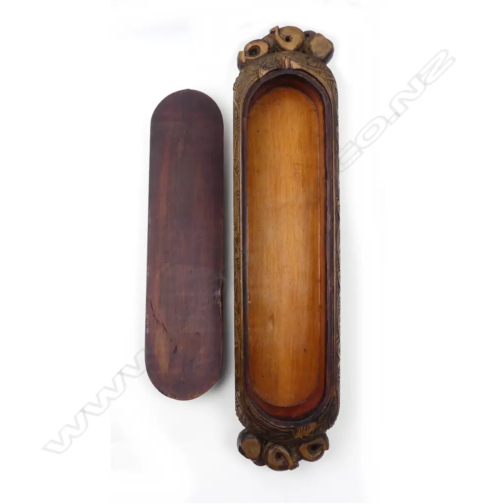 A 20thC carved wakahuia Image 1++