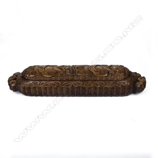 A 20thC carved wakahuia