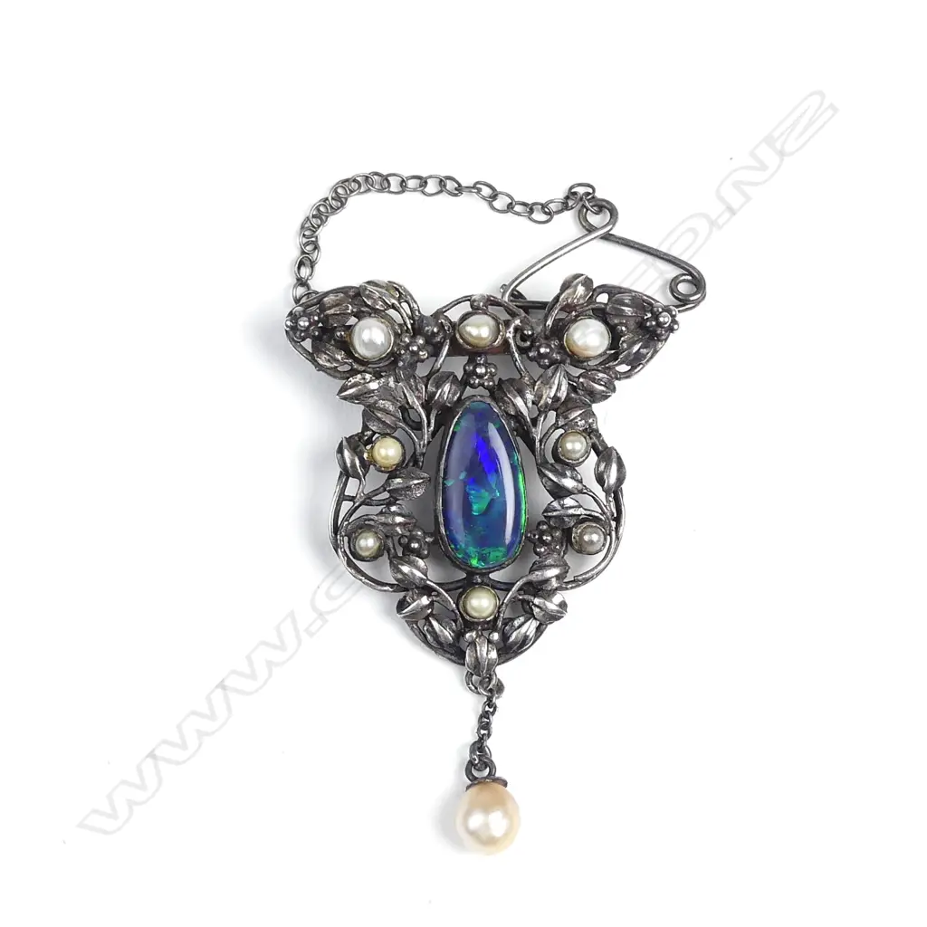 A silver opal and pearl brooch Image 1++