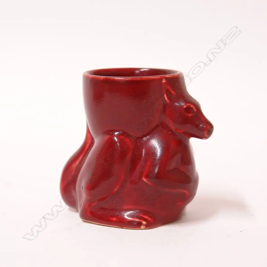 A rare Crown Lynn kangaroo modelled egg cup Image 1++