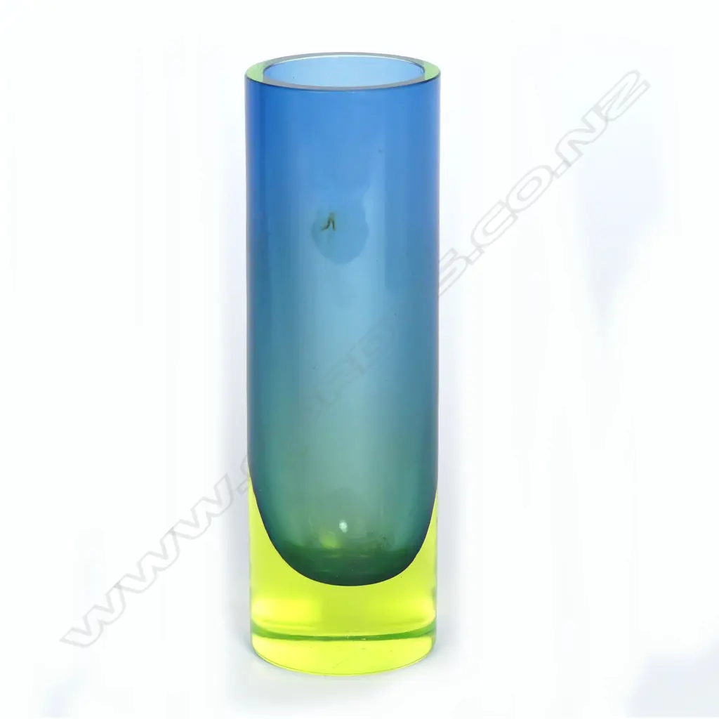 A Murano uranium glass vase Image 1++