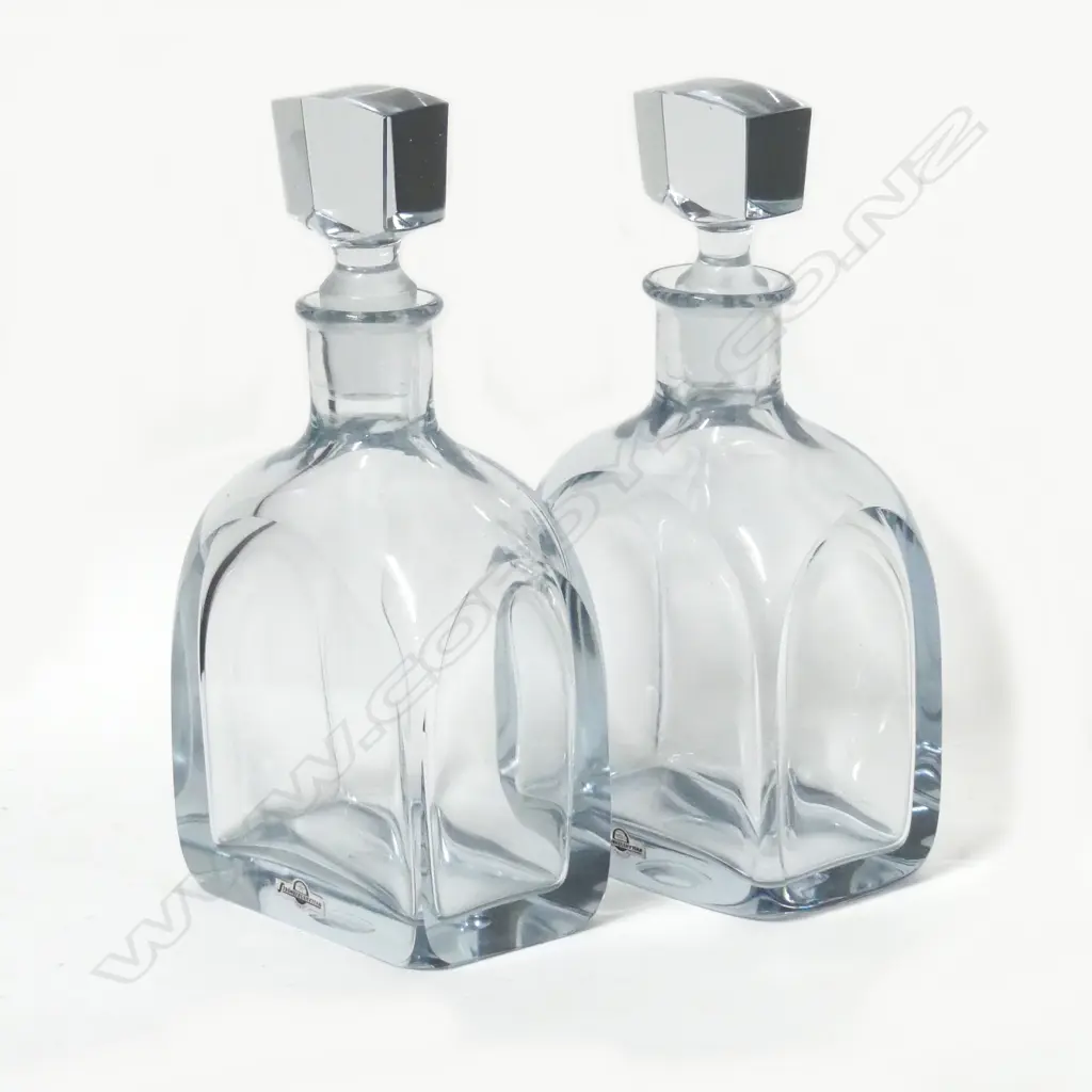 A pair of Swedish crystal decanters Image 1++