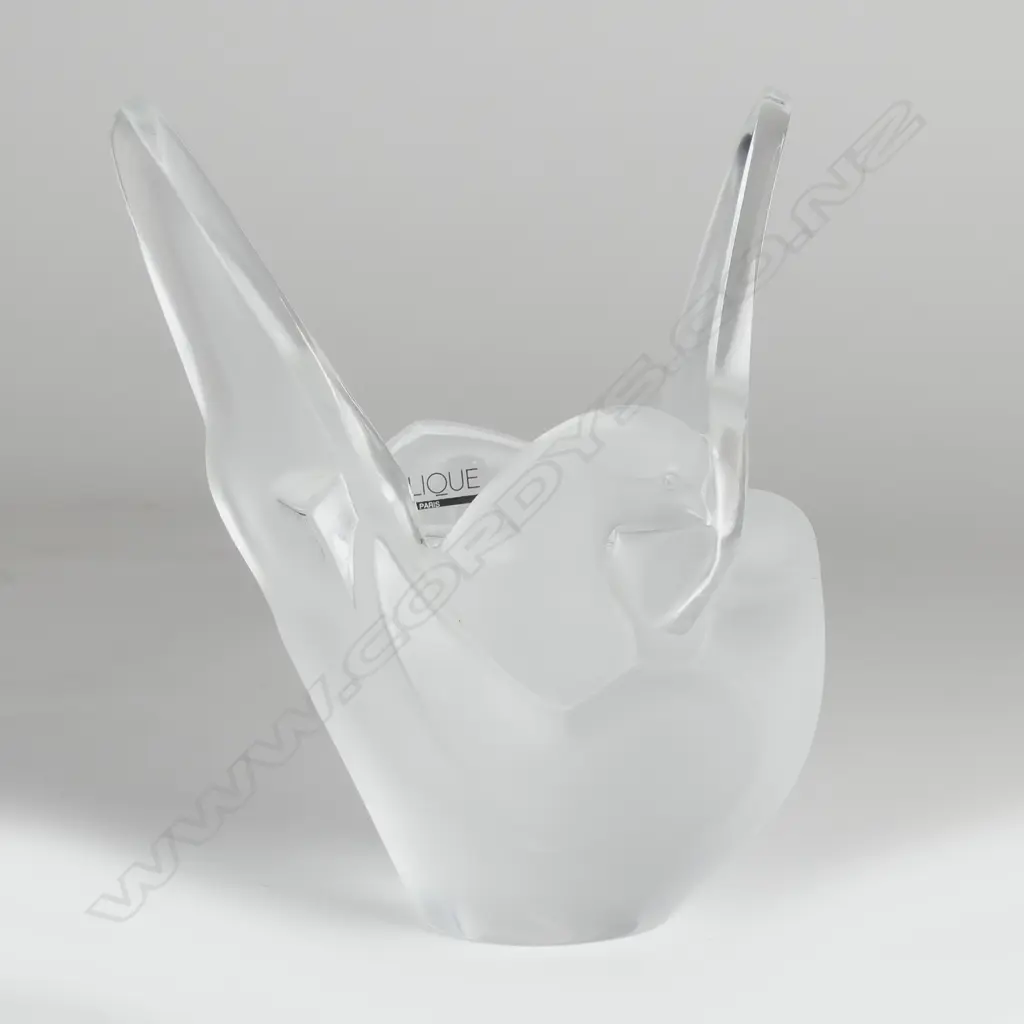 A Cristal Lalique 'Sylvie' vase Image 1++