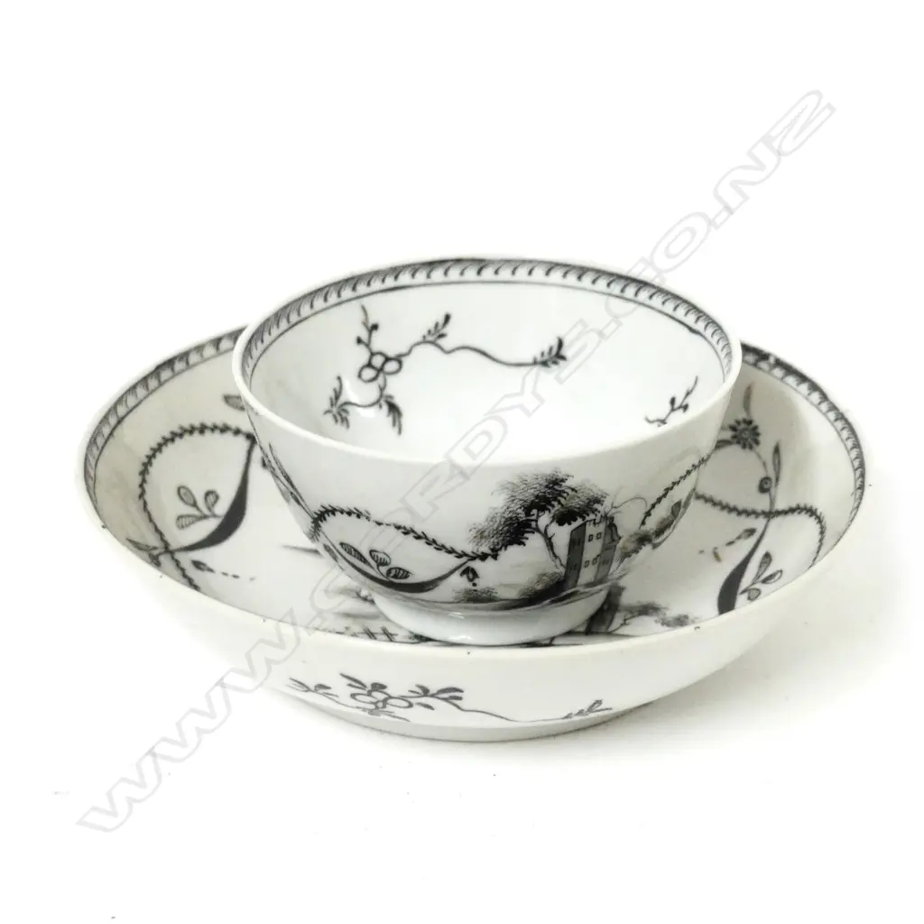 An 18thC tea bowl and saucer Image 1++