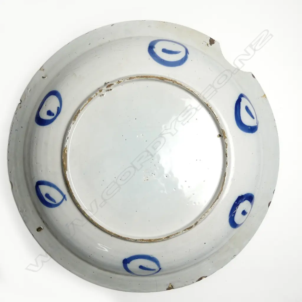 An 18thC English delft large blue and white dish Image 1++