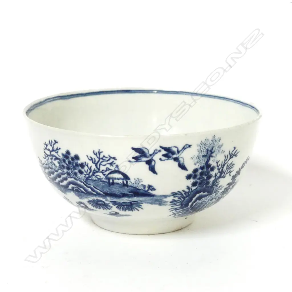 A Worcester 'Zig-Zag Fence' pattern blue and white bowl Image 1++