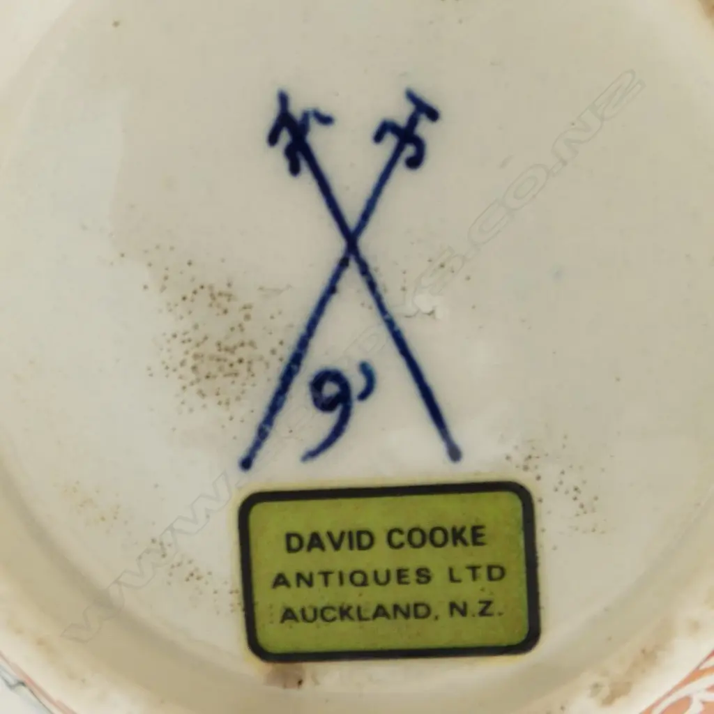 An 18th century Worcester coffee pot in ‘Old Scarlet Japan’ pattern Image 1++
