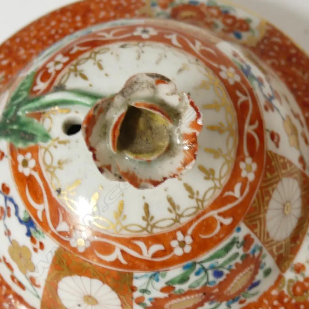 An 18th century Worcester coffee pot in ‘Old Scarlet Japan’ pattern Image 1++