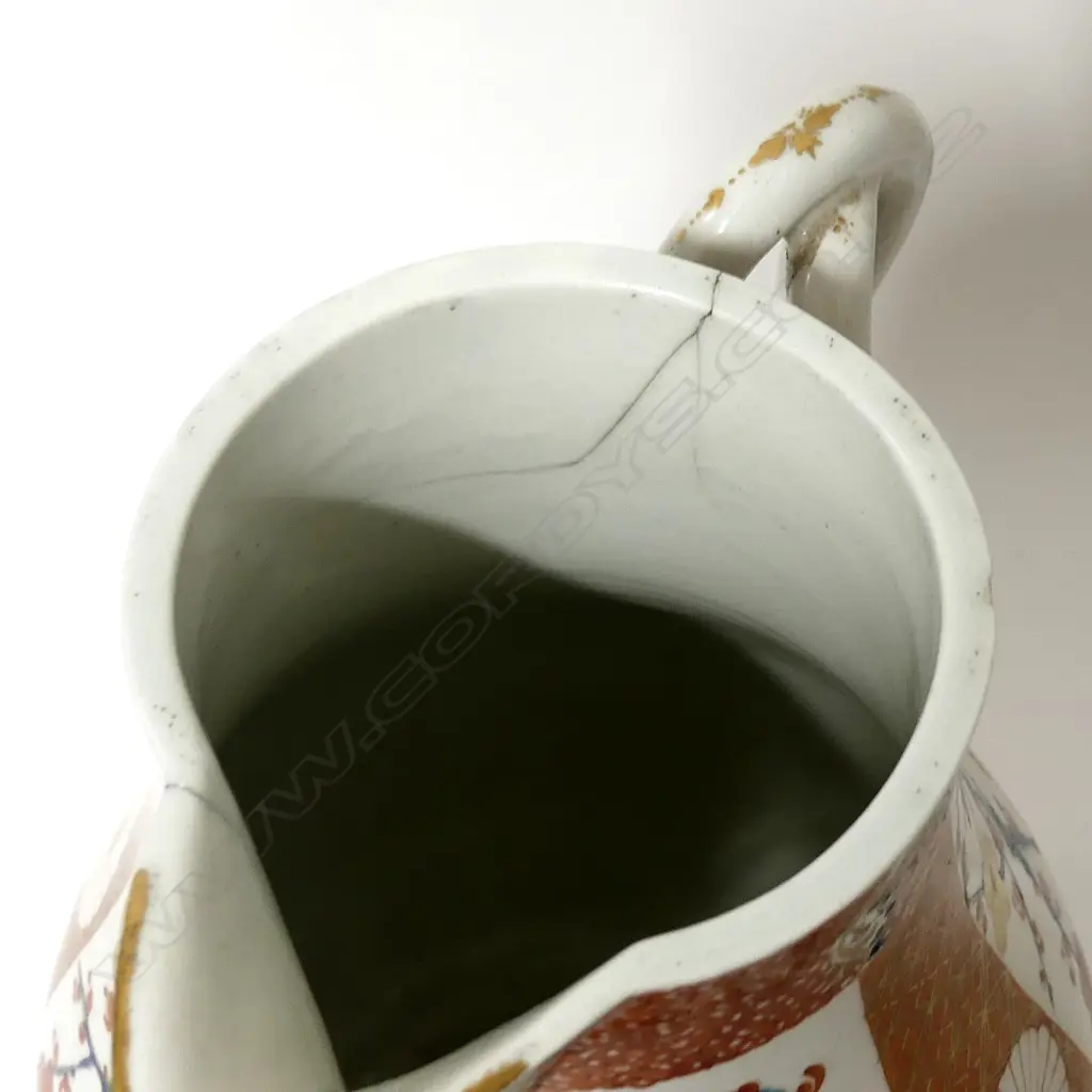 An 18th century Worcester coffee pot in ‘Old Scarlet Japan’ pattern Image 1++