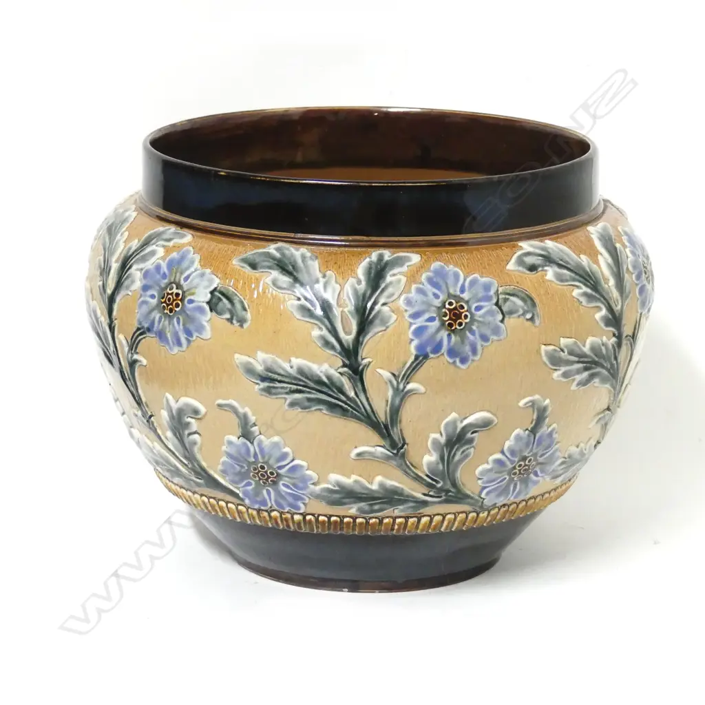 A Doulton jardinière Image 1++