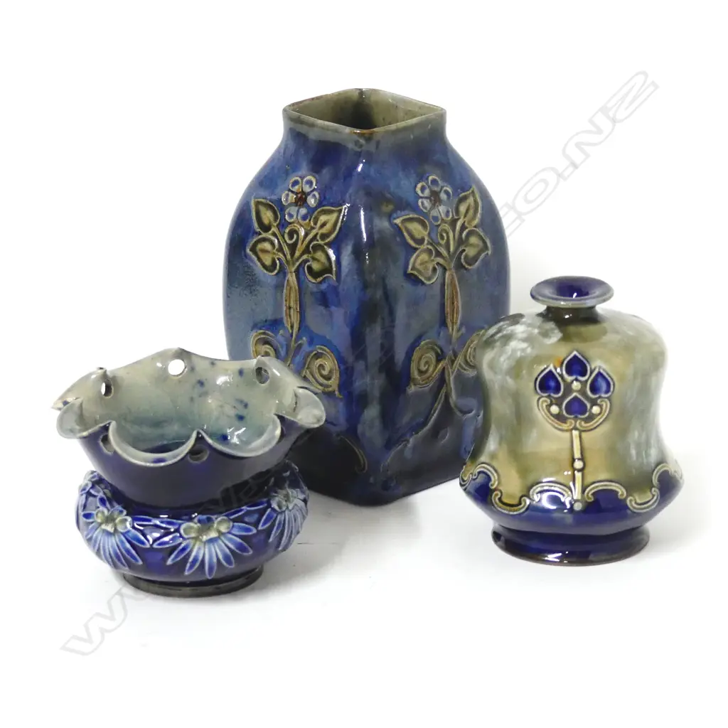 Three pieces of Doulton Lambeth Image 1++