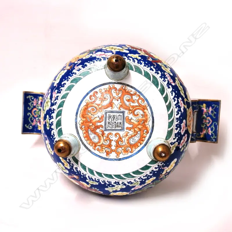 An impressive large Chinese enamel censer with Qianlong mark Image 1++