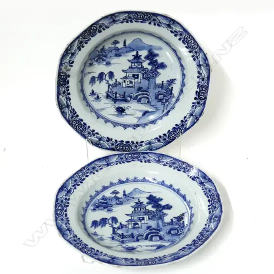 Two Chinese blue and white exportware shallow dishes