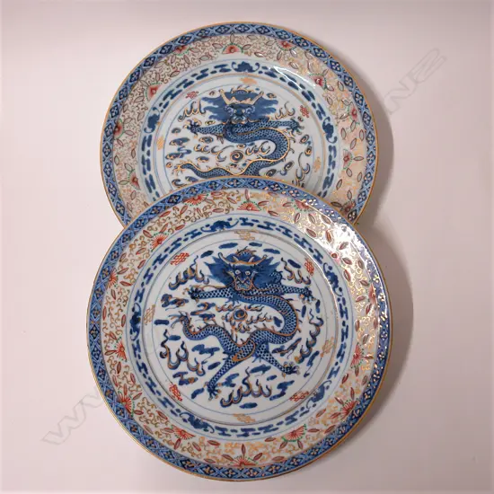 A pair of dragon decorated rice grain plates