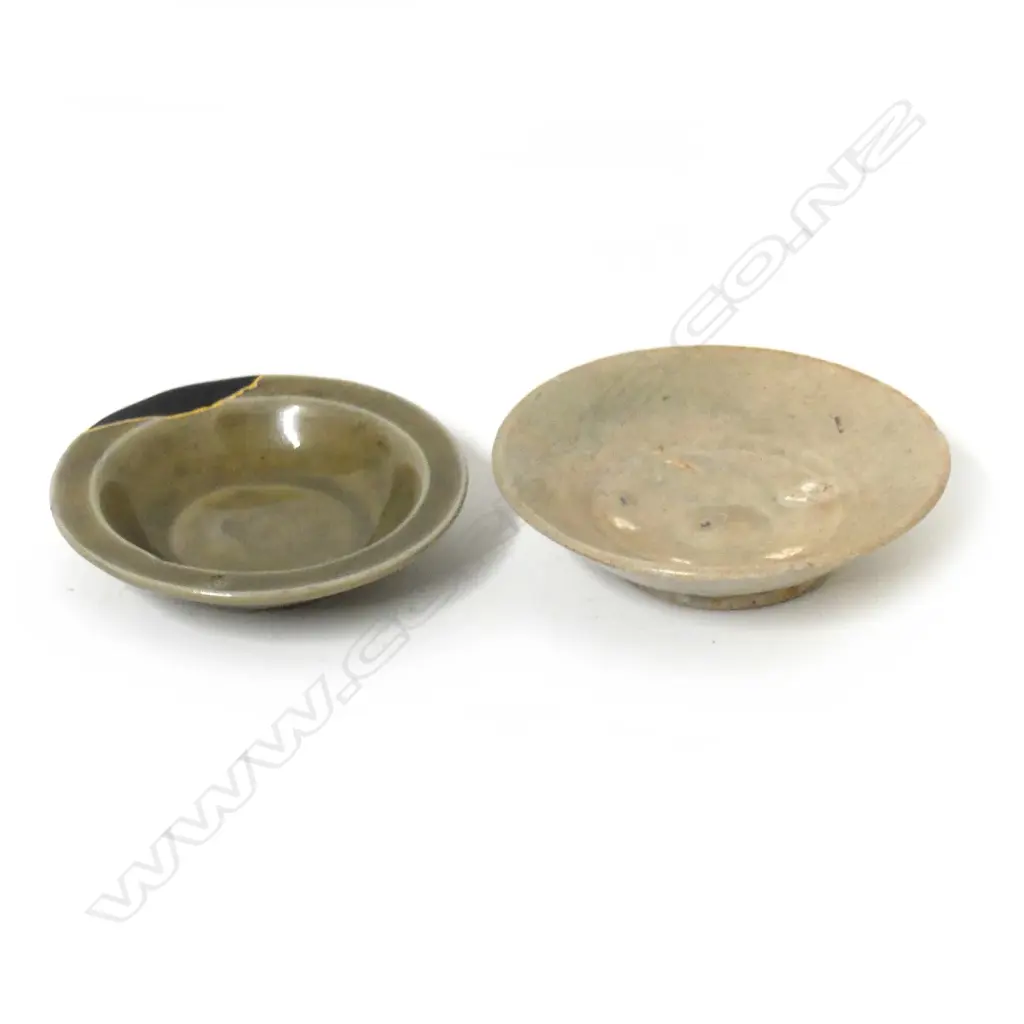Two antique Chinese small dishes Image 1++