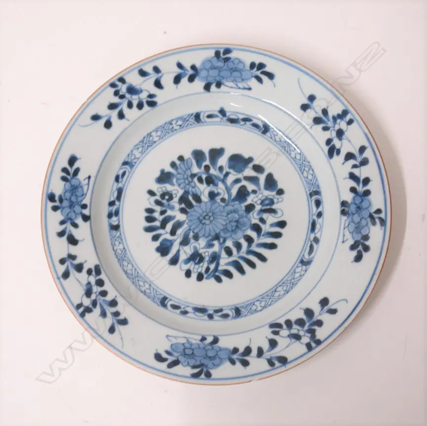A 17th/18thC Chinese export blue and white plate Image 1++