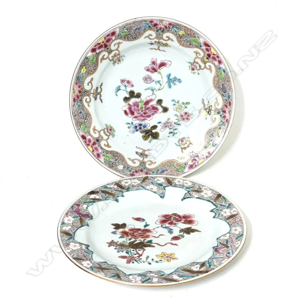 A pair of Chinese exportware porcelain plates Image 1++