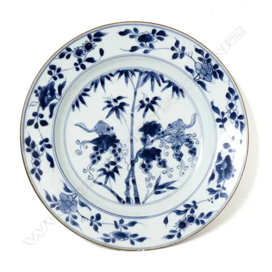A Chinese exportware porcelain plate