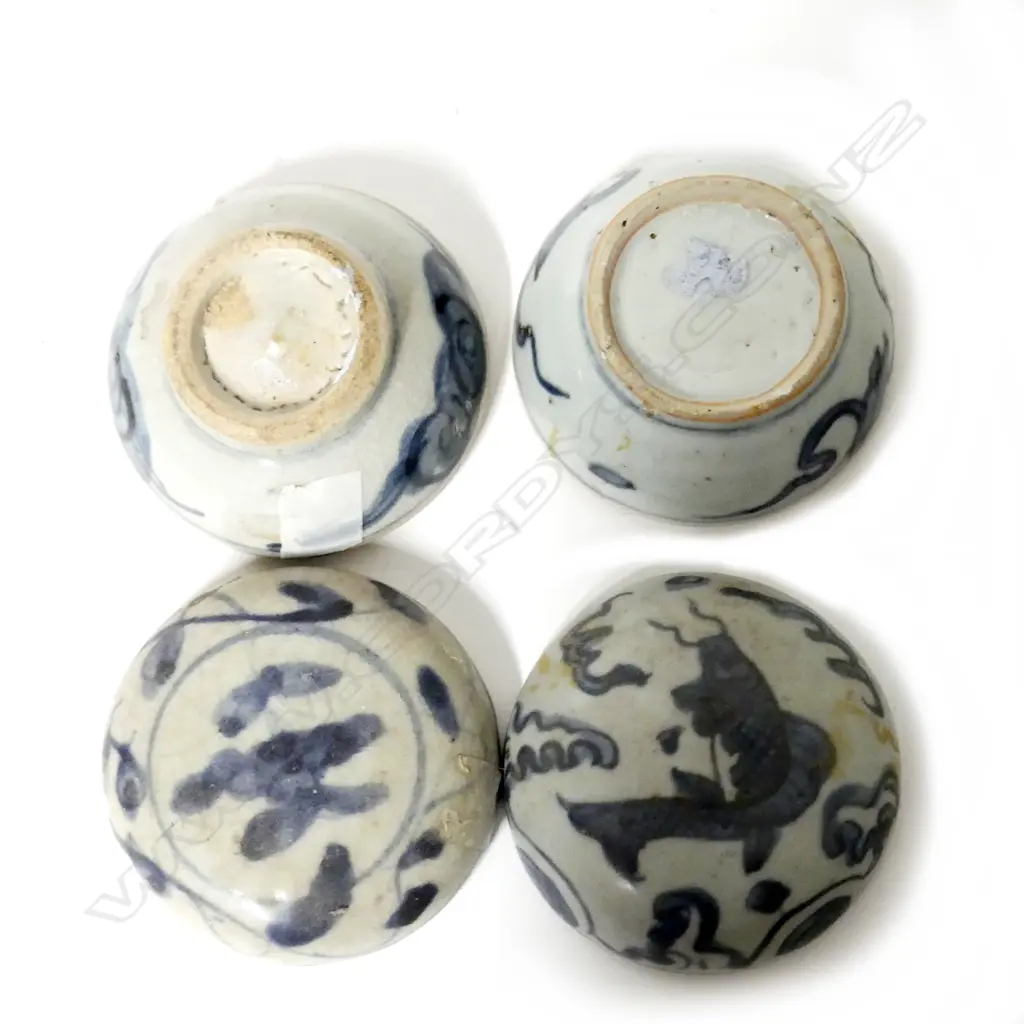 Two Chinese provincial Ming circular lidded boxes Image 1++