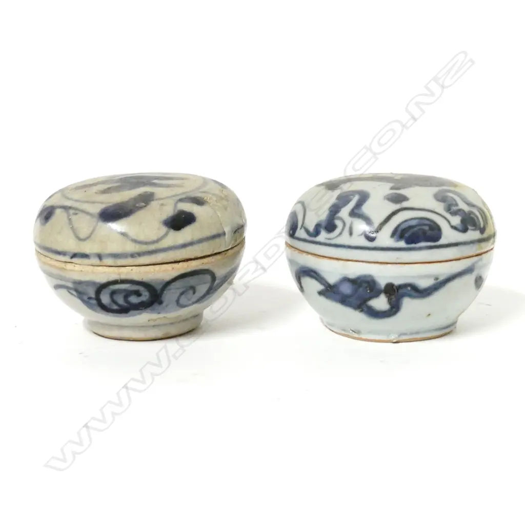 Two Chinese provincial Ming circular lidded boxes Image 1++
