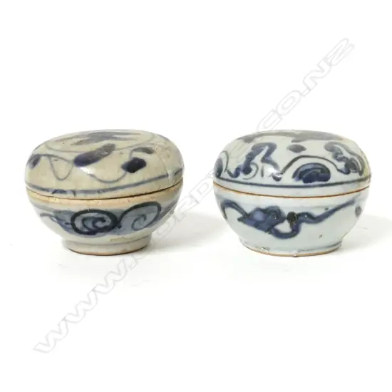 Two Chinese provincial Ming circular lidded boxes