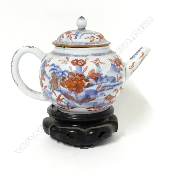 A Chinese Imari teapot
