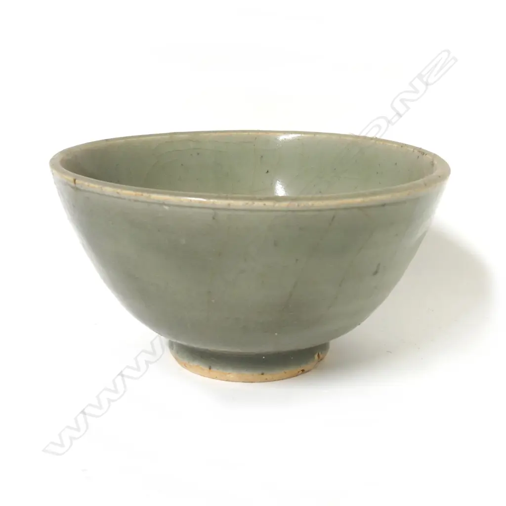 A celadon glaze bowl Image 1++