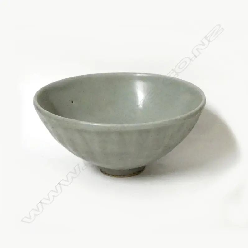 A Chinese provincial celadon bowl Image 1++