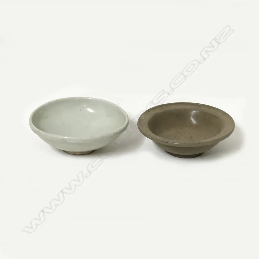 Two small Chinese bowls Image 1++