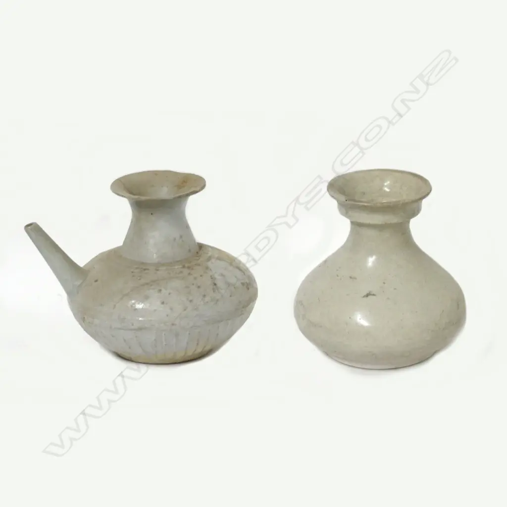 A pale celadon porcelain kendi Image 1++