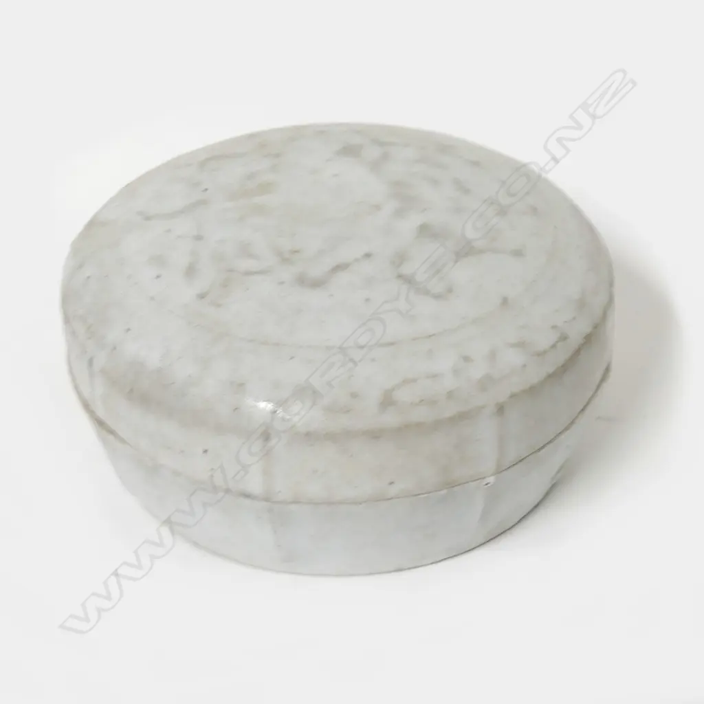 A Qingbai glaze circular box and cover Image 1++
