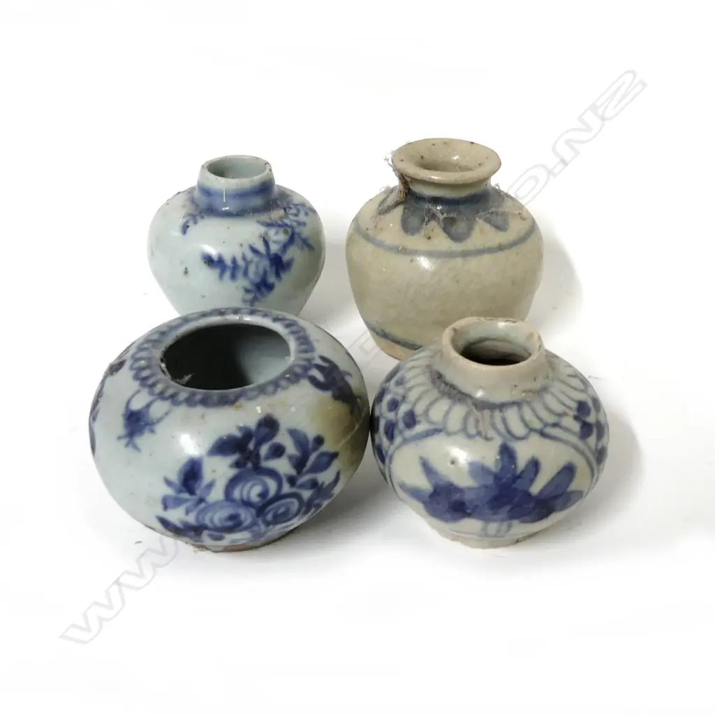 Four small Chinese blue and white jarlets Image 1++