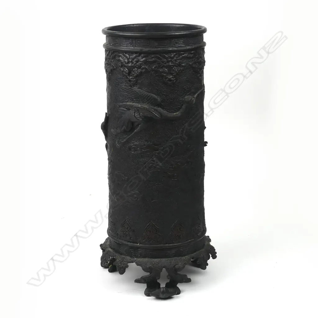 A Japanese Meiji period decorative cast bronze vase Image 1++