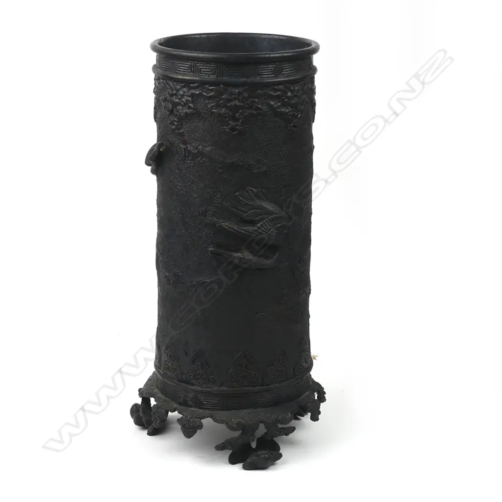 A Japanese Meiji period decorative cast bronze vase Image 1++