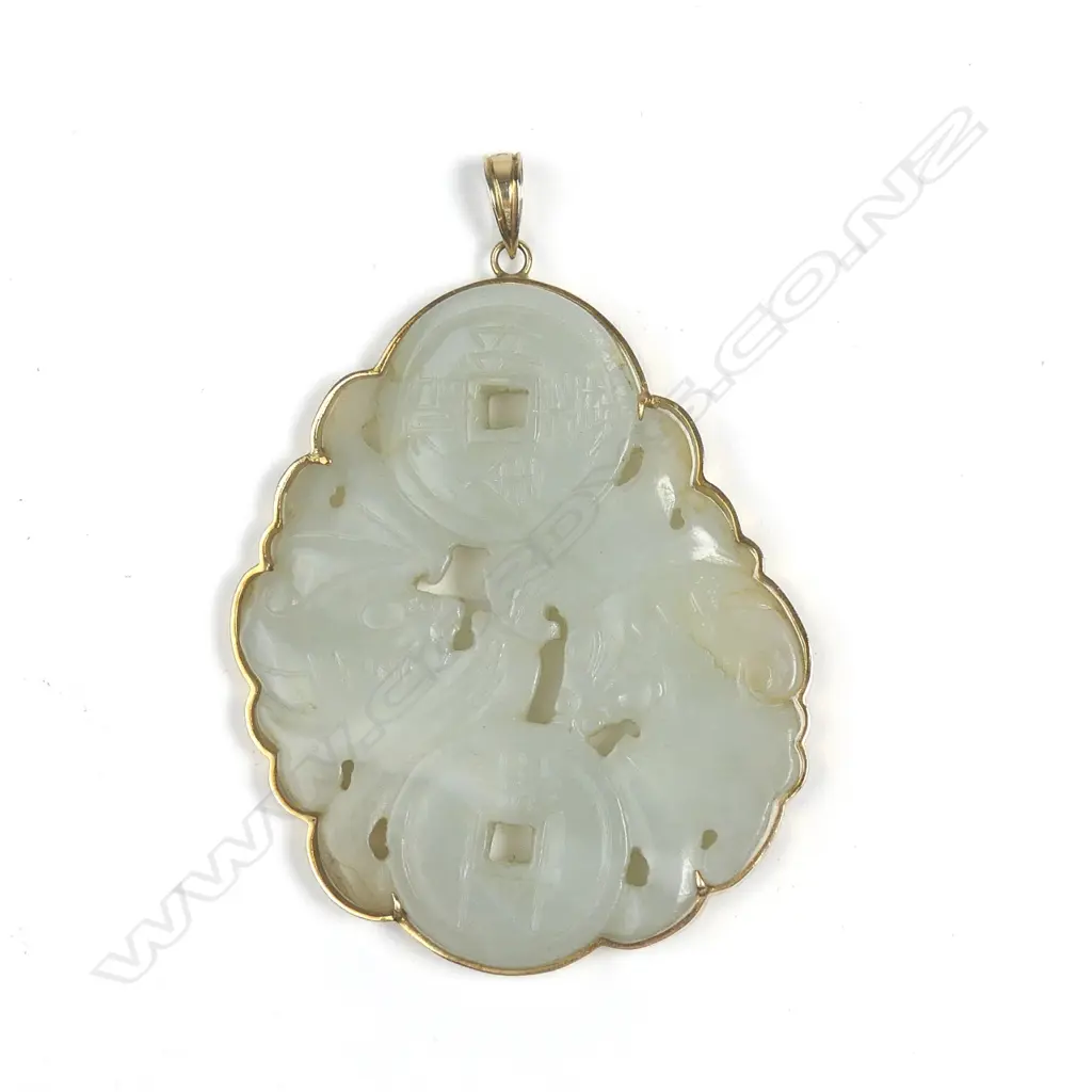 A Chinese 14ct gold and jade pendant plaque Image 1++