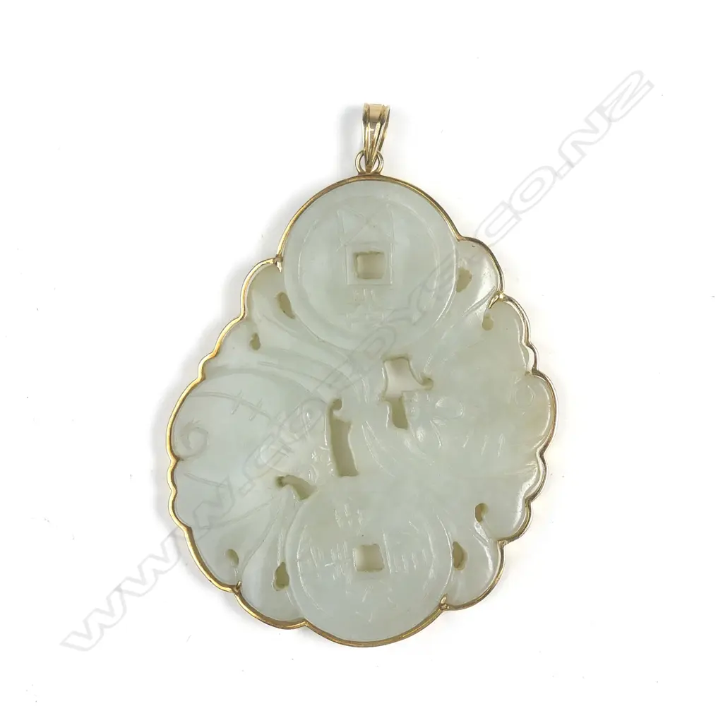 A Chinese 14ct gold and jade pendant plaque Image 1++