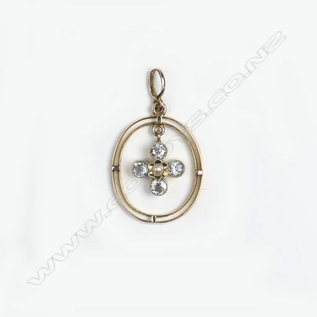 An Edwardian 9ct gold and aquamarine pendant Image 1++