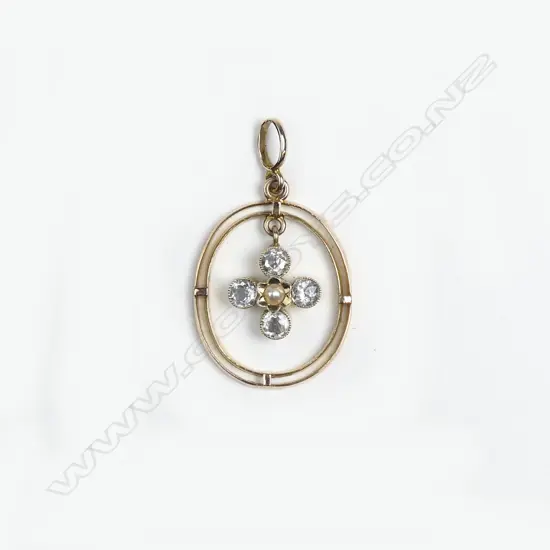 An Edwardian 9ct gold and aquamarine pendant