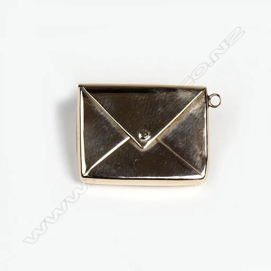 An Edwardian 9ct. rose gold envelope form stamp holder Image 1++