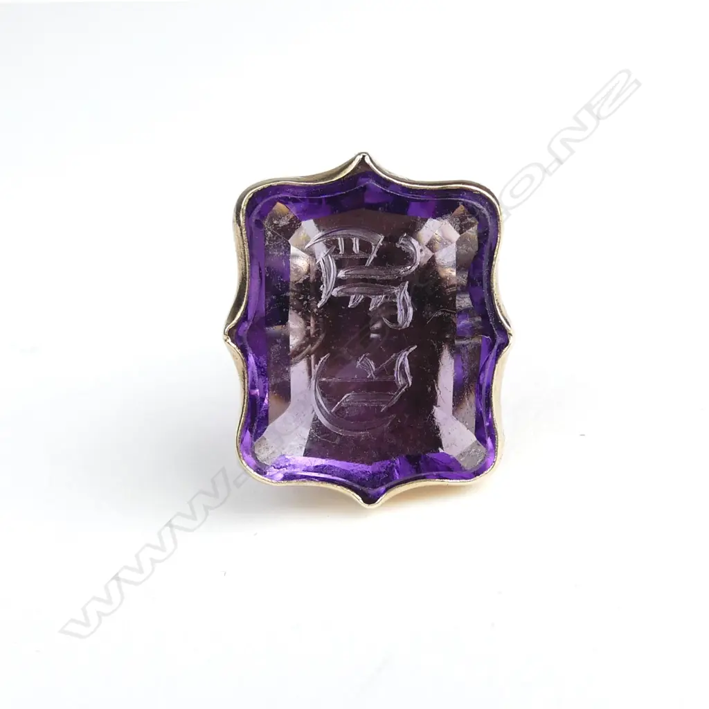 A Victorian 9ct. rose gold and amethyst fob seal Image 1++