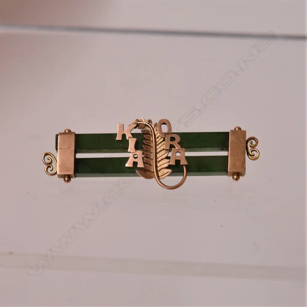 A N.Z. made Harrop & Neill 9ct. rose gold and double greenstone bar brooch Image 1++