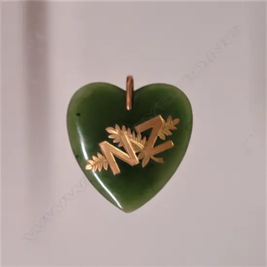 An early 20thC 'N.Z.' 9ct. gilded rose gold and greenstone heart pendant
