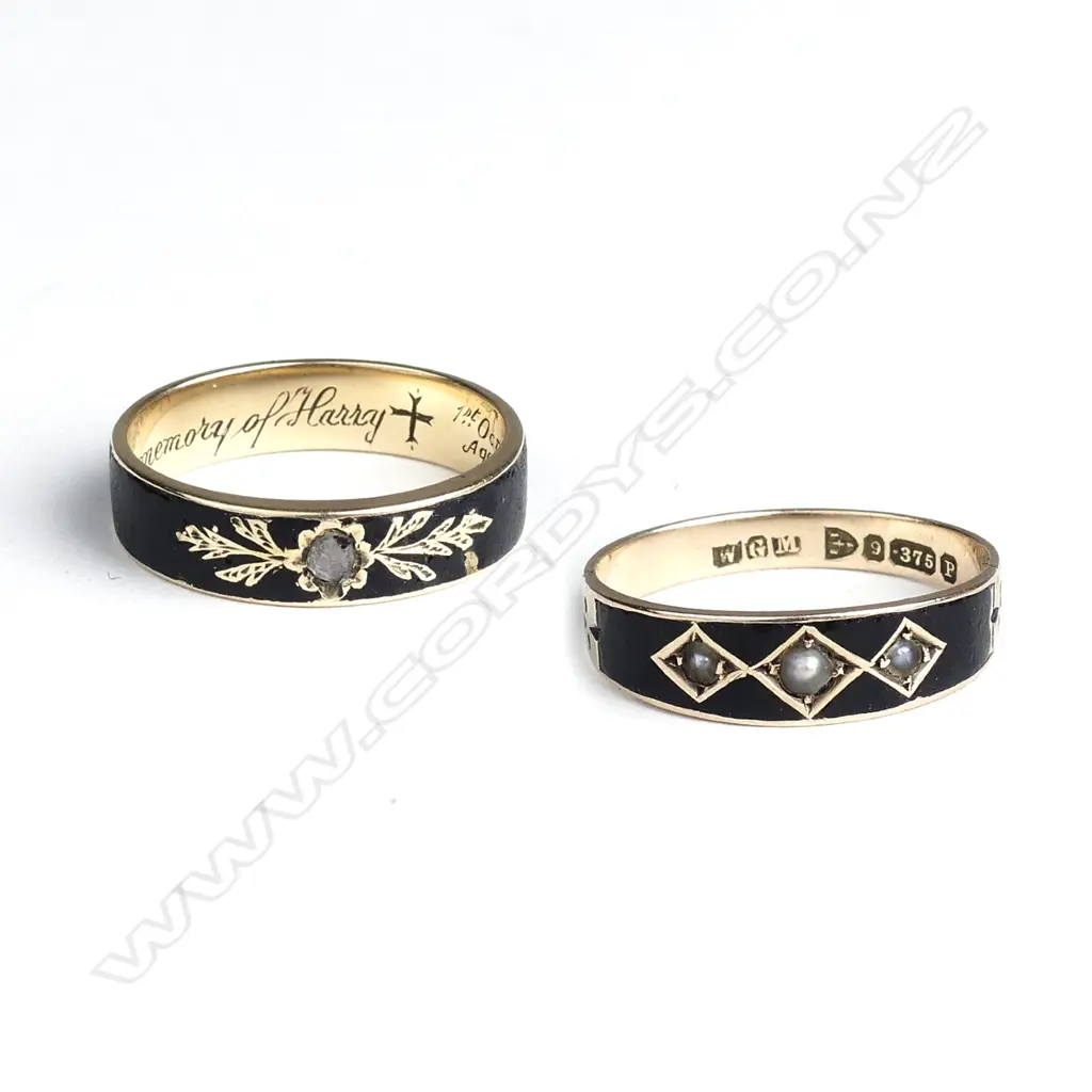 Two late Victorian 9ct gold and enamel mourning rings Image 1++