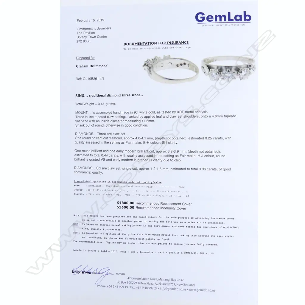 A 9ct white gold and diamond ring Image 1++