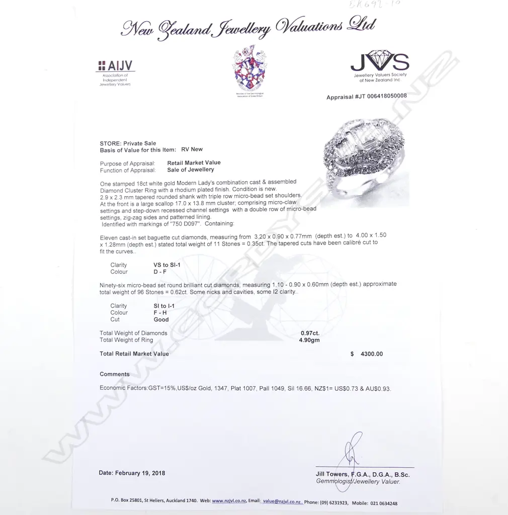 An 18ct white gold and diamond dress ring Image 1++