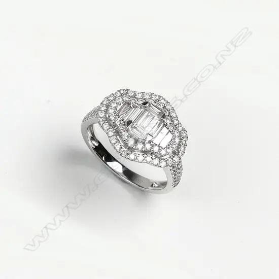 An 18ct white gold and diamond dress ring